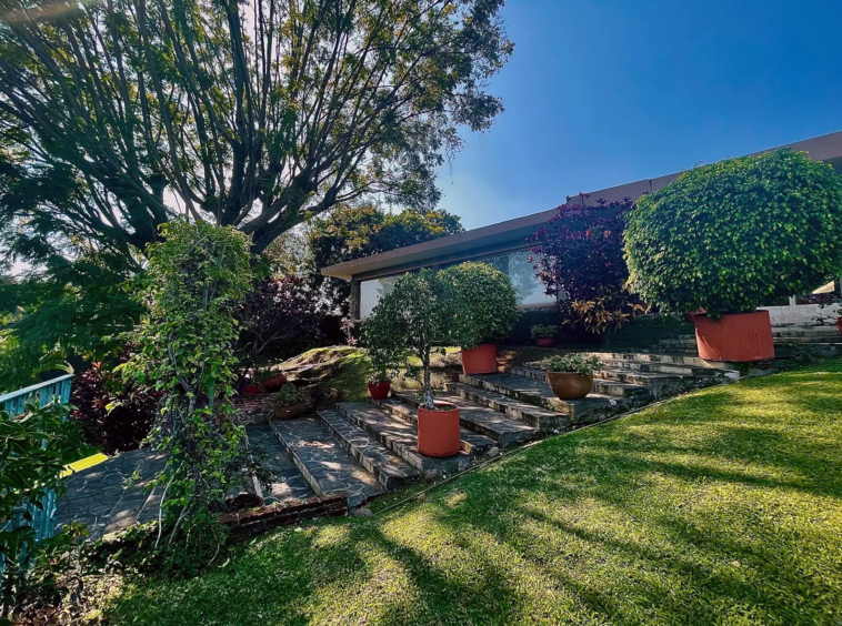 Venta de Espectacular Propiedad en Las Quintas, Cuernavaca, Morelos - 7,826 m² de Lujo y Comodidad